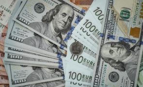 Euro negocia abaixo de 1,05 dólares, mínimo desde janeiro de 2017