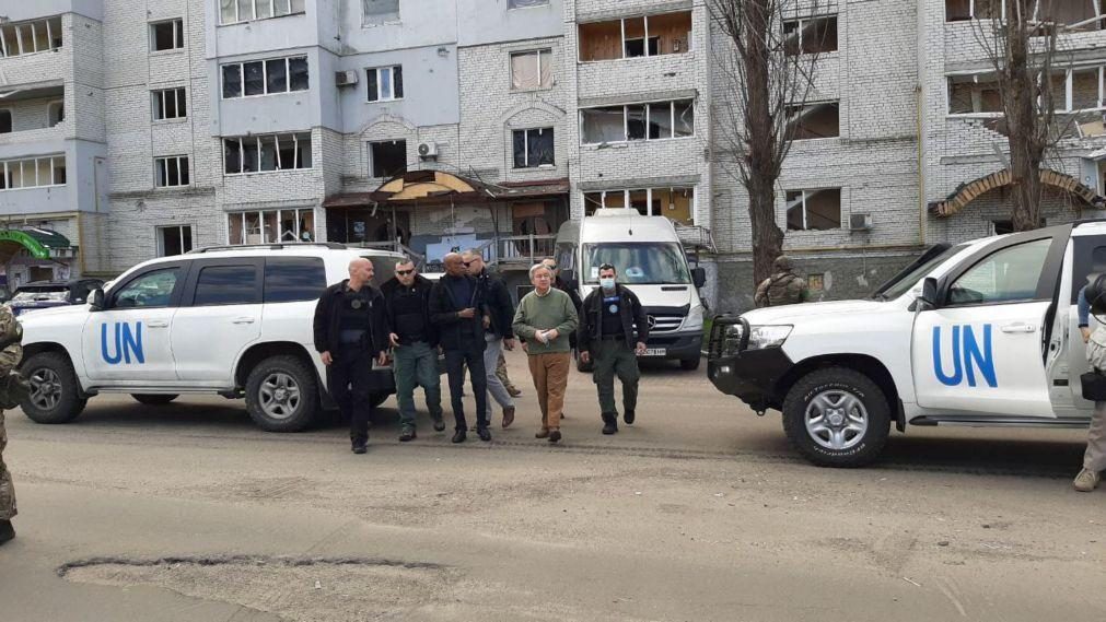 Guterres pede investigação a crimes de guerra em visita a arredores de Kiev
