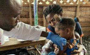 Covid-19: Casos de sarampo em África subiram 400% após quebra na vacinação