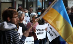 Ucrânia: Cerca de 30 pessoas manifestam-se junto à embaixada russa