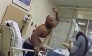 Suspeito detido em hospital ataca enfermeira e polícia com tesoura [vídeo]