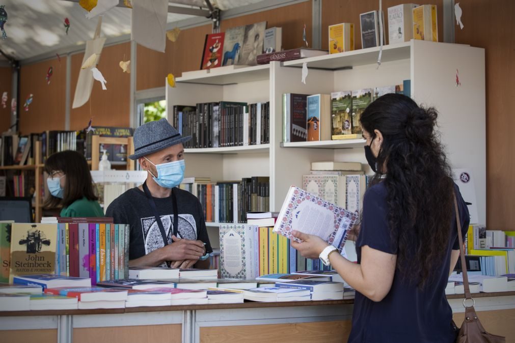 Venda de livros em Portugal aumentou 35% face a dados de 2021 e preços também subiram