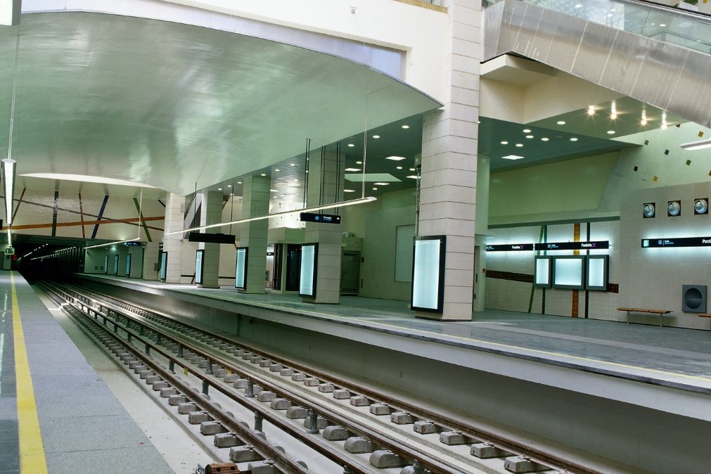 Cinco estações do Metro de Lisboa abertas à noite para acolher sem-abrigo