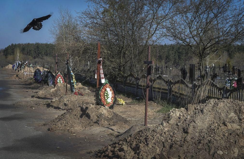 Ucrânia: Descobertos num poço em Bucha três corpos de civis torturados e executados