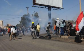 Manifestantes exigem no Sudão justiça para vítimas de massacre de 2019