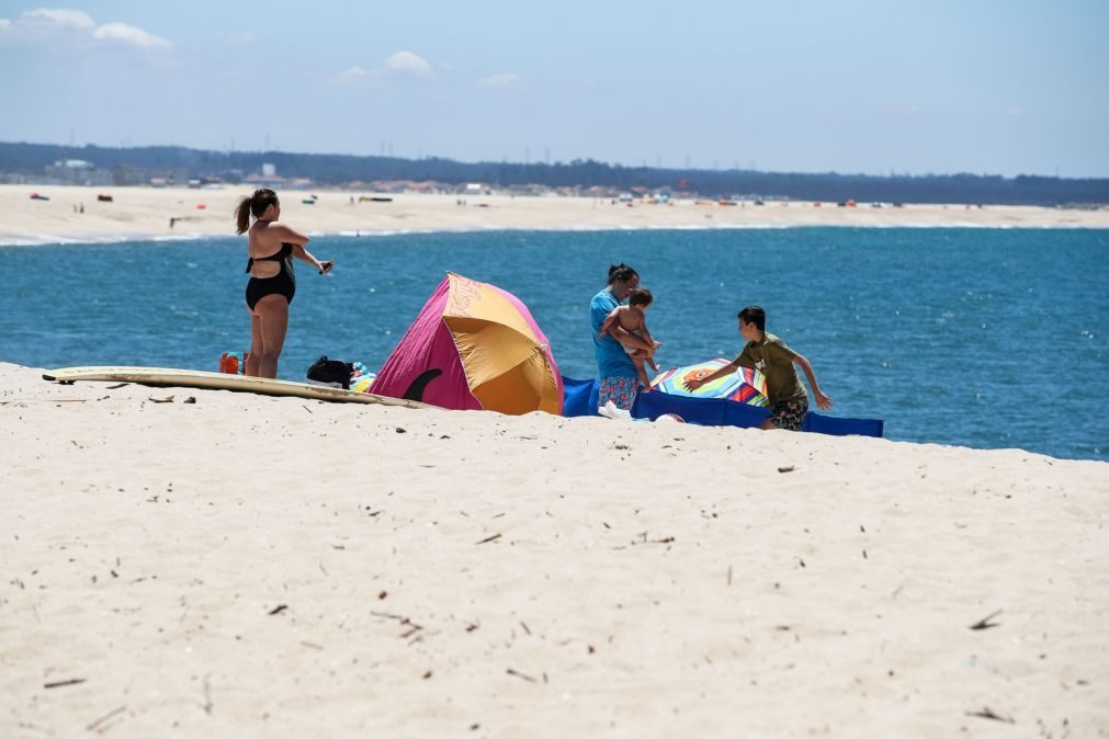 Época balnear abre hoje em algumas praias do país