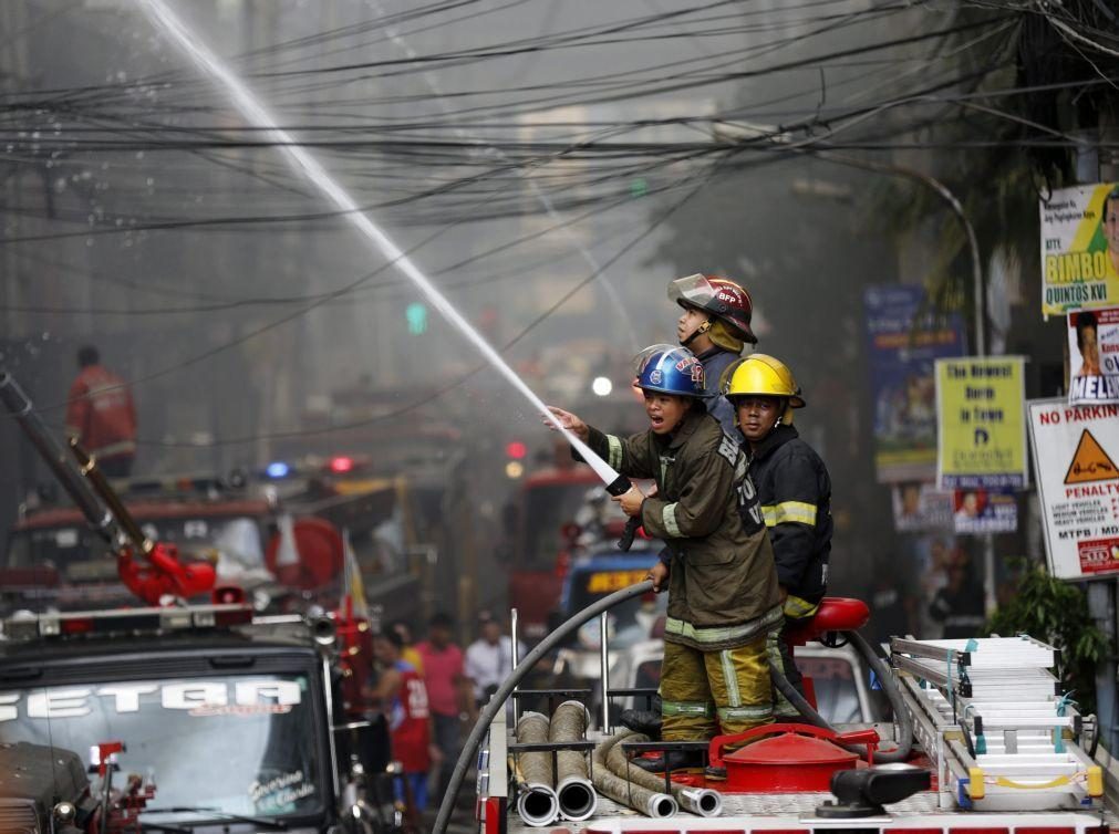 Pelo menos oito mortos em incêndio nas Filipinas