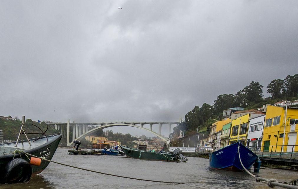 Retomadas buscas por pescador desaparecido no rio Douro em Vila Nova de Gaia