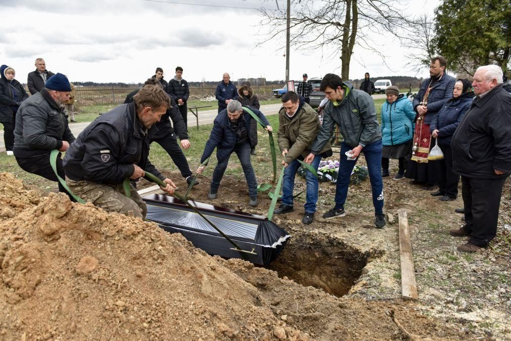 Amnistia Internacional diz que tropas russas cometeram crimes de guerra na Ucrânia