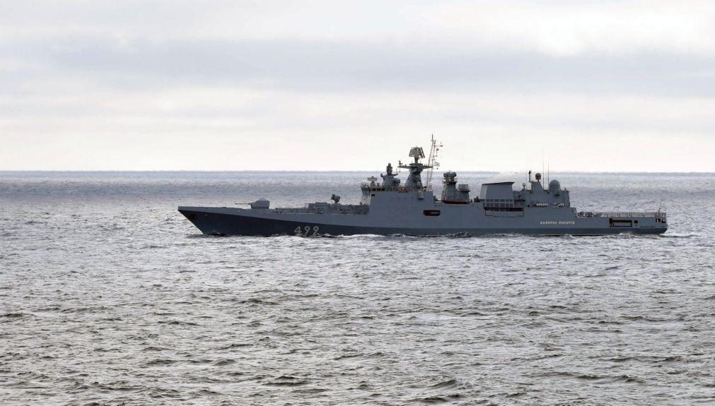 Fragata russa do mar Negro que Ucrânia diz ter atacado está a arder