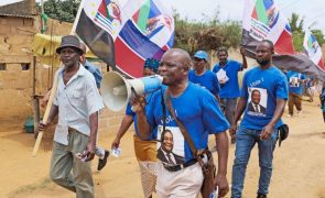 Oposição moçambicana acusa partido no poder de incendiar casas e roubar animais