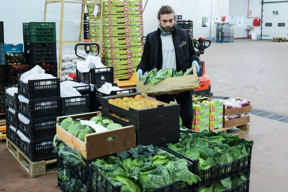 Preço dos alimentos recuou 0,8% em abril mas é 30% superior a 2021