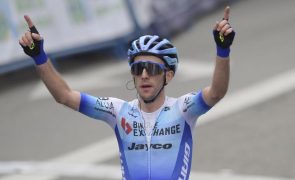 Giro: Simon Yates vence 'crono' da segunda etapa, Van Der Poel segue líder