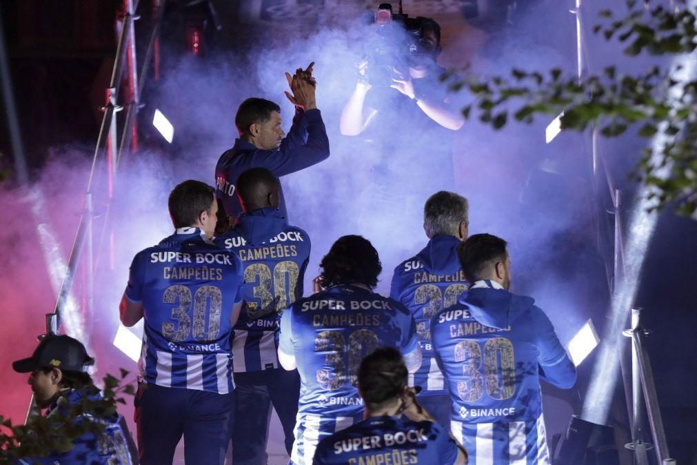 Emocionada receção à equipa do FC Porto leva Sérgio Conceição às lágrimas