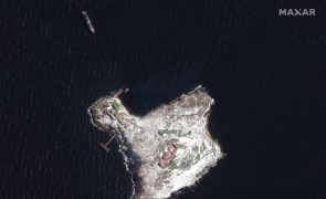 Rússia destrói 4 aviões e 4 helicópteros ucranianos na ilha Zmiinyi