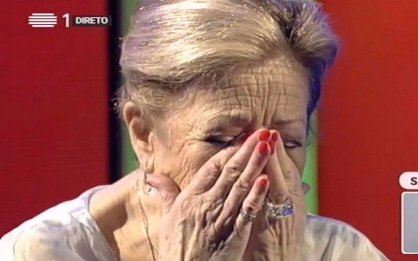 Simone De Oliveira não consegue esconder emoção e chora em direto