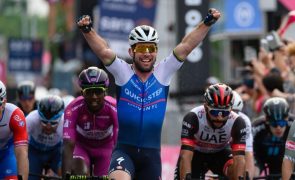 Giro: Mark Cavendish vence terceira etapa ao 'sprint', Van Der Poel segue líder