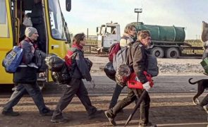 Mais de 170 civis retirados de Azovstal e Mariupol chegam a Zaporijia