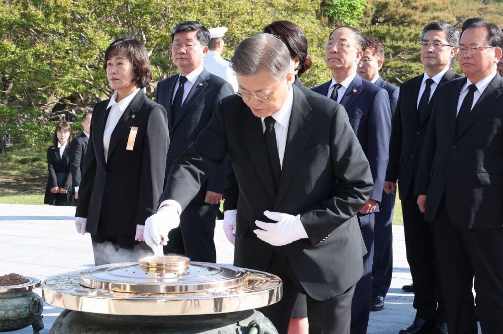 Presidente sul-coreano cessante pede reinício do diálogo com Norte na despedida