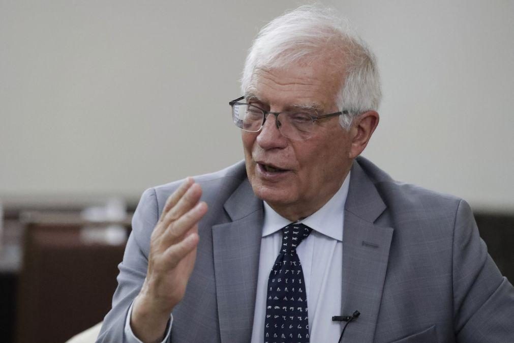 Borrell propõe confiscar reservas russas para reparações de guerra