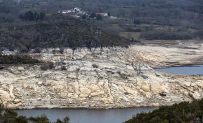 Hidroavião retirado de albufeira em Montalegre 25 anos depois de afundar