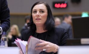 Demitem-se duas ministras austríacas e oposição pede eleições antecipadas