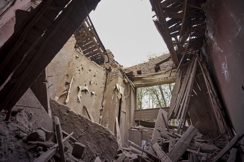 Encontrados corpos de 44 civis em prédio destruído em março pela Rússia