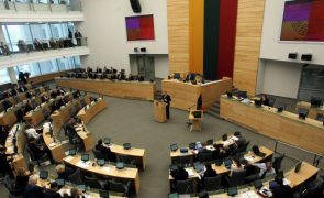 Parlamento lituano classifica ações da Rússia na Ucrânia como genocídio