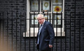 PM britânico diz que eleições tornaram insustentável situação na Irlanda do Norte