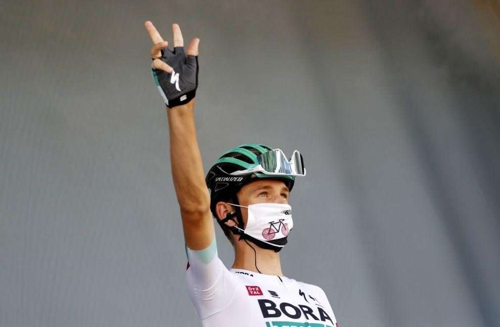 Giro: O novo 'rei das fugas' impôs-se no Etna, favoritos à geral 'marcam-se'