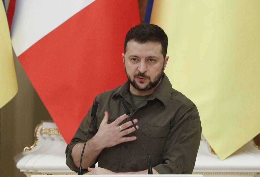 Ucrânia: Zelensky diz que Kiev não recebeu armas suficientes para