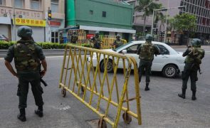 Autoridades do Sri Lanka deslocam tropas e blindados para as ruas da capital