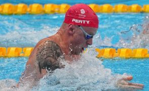 Tricampeão olímpico Adam Peaty falha Mundiais de natação devido a lesão