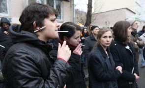 Membro do grupo ativista russo Pussy Riot fugiu de Moscovo sob disfarce