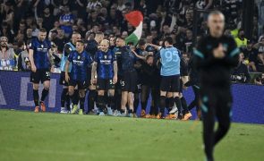Inter bate Juventus no prolongamento com 'bis' de Perisic e ergue oitava Taça de Itália