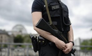 Polícia alemã deteve adolescente que planeou atentado numa escola