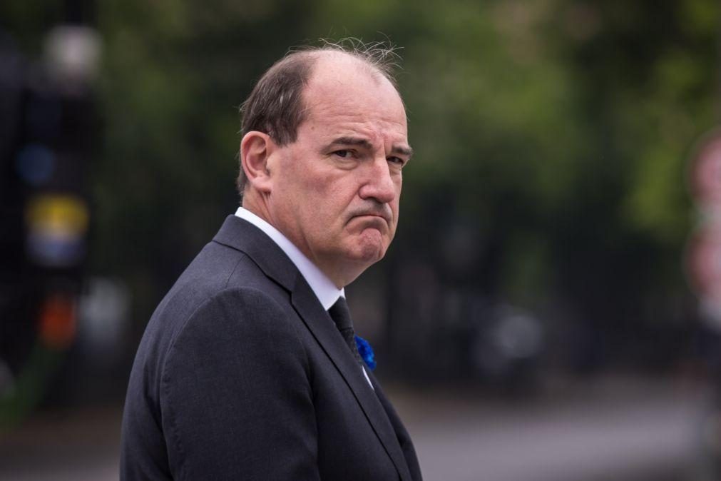 Governo francês anuncia por lapso demissão