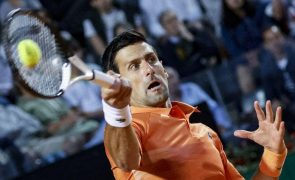 Djokovic atinge vitória 1.000 e vai disputar final do Masters de Roma com Tsitsipas