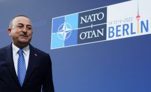 Turquia mostra-se conciliadora em relação à candidatura da Finlândia à NATO, mas crítica sobre Suécia