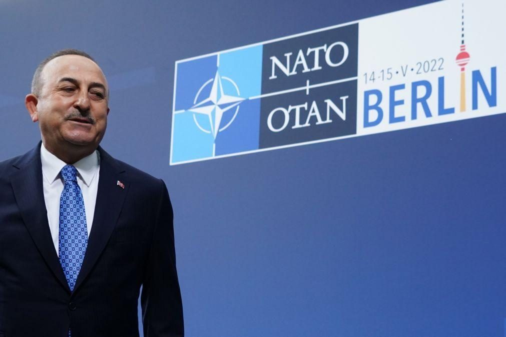 Turquia mostra-se conciliadora em relação à candidatura da Finlândia à NATO, mas crítica sobre Suécia