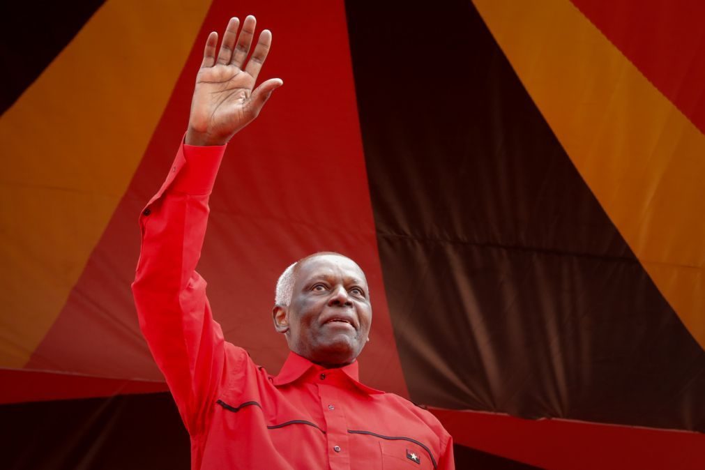 José Eduardo dos Santos já votou nas eleições em Angola