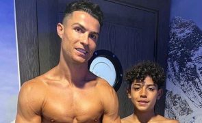 Filho de Cristiano Ronaldo impressiona com corpo tonificado