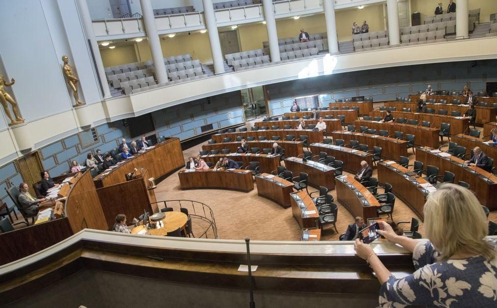 Parlamento da Finlândia aprova adesão à NATO com ampla maioria