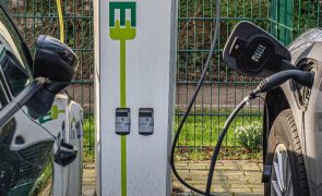 Governo dá 4 mil euros para compra de carro elétrico