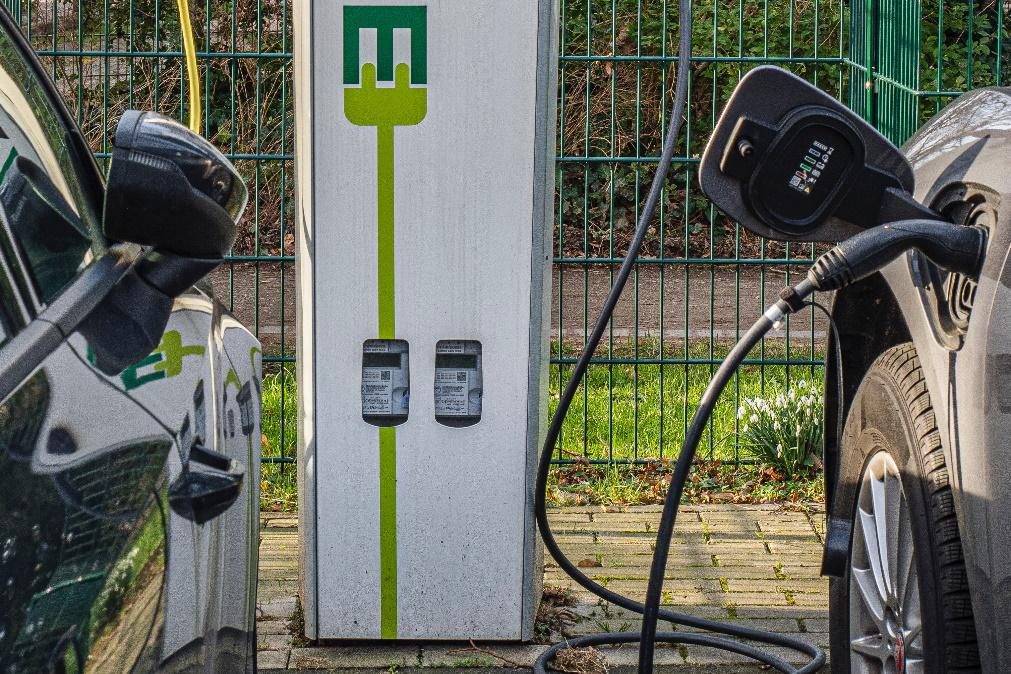 Governo dá 4 mil euros para compra de carro elétrico