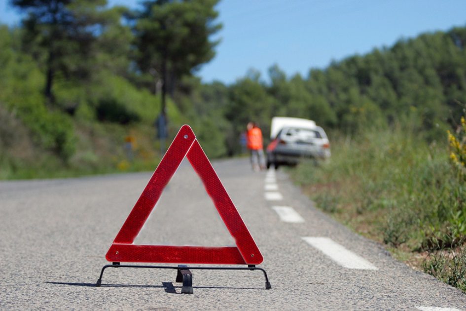 Algarve: Trânsito na EN125 ainda cortado após acidente mortal com três carros