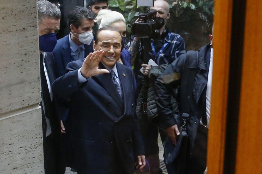 Sílvio Berlusconi acusado de ter «escravas sexuais»