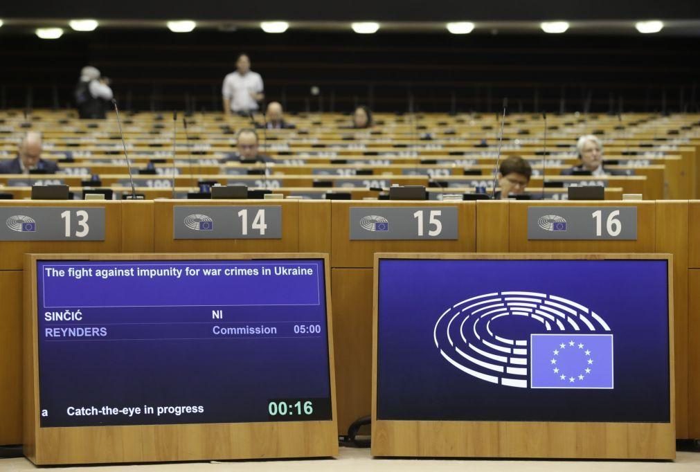 Parlamento Europeu pede tribunal internacional especial para julgar crimes na Ucrânia