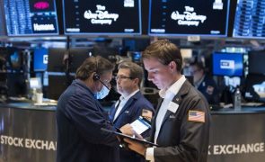 Wall Street segue em terreno misto após uma das piores sessões em dois anos