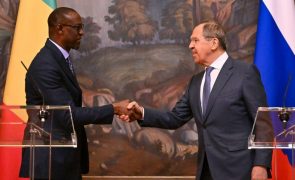 Mali: Rússia negoceia envio de armas, trigo e petróleo e acusa França de 